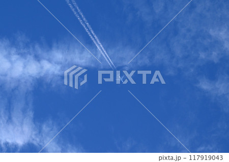 青空と白い雲 飛行機雲 cargo aircraft 青空と白い雲 飛行機雲 cargo aircraft 117919043