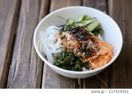 甘酢漬け野菜たっぷりのヘルシー納豆丼 甘酢漬け野菜たっぷりのヘルシー納豆丼 117919501