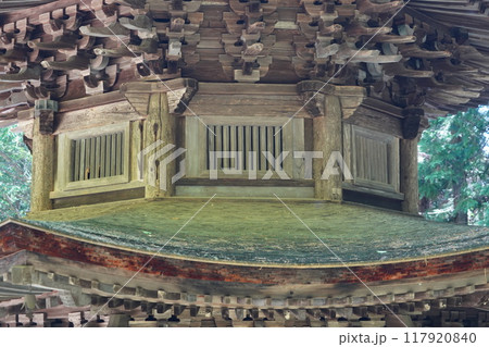 信州の鎌倉塩田平にはたくさんの寺があります(安楽寺) 信州の鎌倉塩田平にはたくさんの寺があります(安楽寺) 117920840