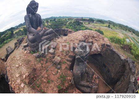 Ancient Buddha statue at Latyar Pisi Pagoda.A pagoda where you can actually go inside. This pagoda was also well-preserved with no restorations made. Located at Mrauk-U city in Myanmar. 117920910