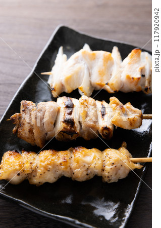 おいしい焼き鳥三種盛り おいしい焼き鳥三種盛り 117920942