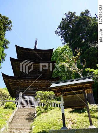 信州の鎌倉塩田平にはたくさんの寺があります（大法寺） 117921488