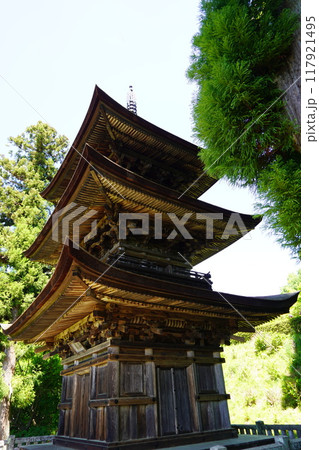 信州の鎌倉塩田平にはたくさんの寺があります（大法寺） 117921495