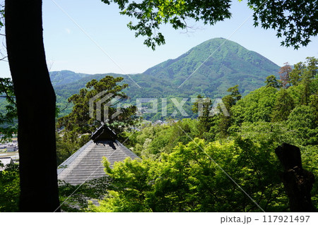 信州の鎌倉塩田平にはたくさんの寺があります（大法寺） 117921497