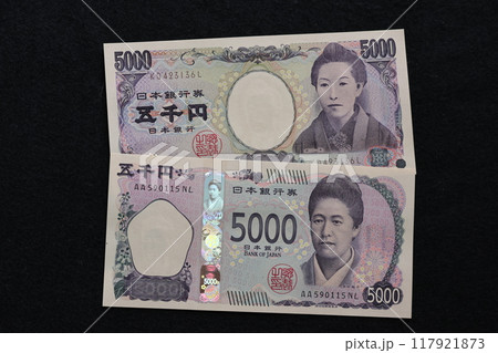 新旧の五千円札 117921873