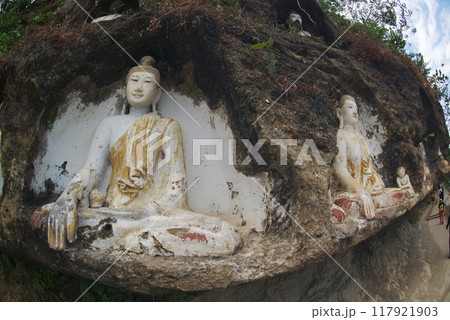 Akauk Taung has Buddha statues carved in sandstone in various forms such as sitting and standing on the cliff of Mount Akauk along the Ayeyavadee River near Htonbo Village, Magway District, Myanmar. 117921903