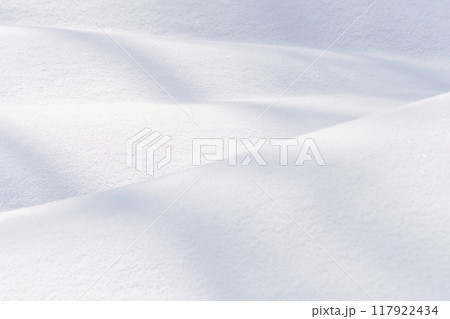 デコボコした雪模様 117922434