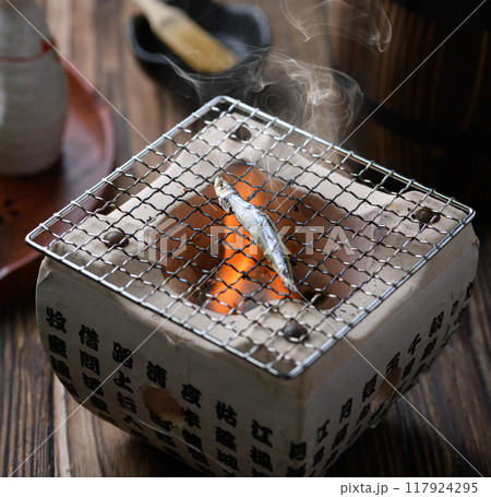 きびなごの干物を焼く 117924295