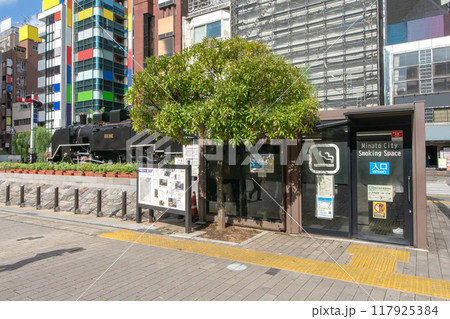 東京都港区新橋駅西口SL広場の喫煙所とSL 117925384