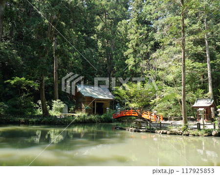 静岡県　周智郡　小國神社　8月　晴れ　事待池　八王子社 117925853