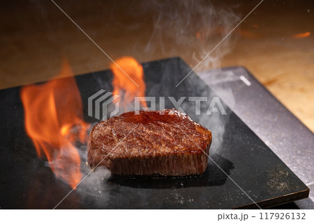 肉　鉄板焼き　フランベ 117926132