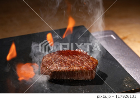 肉　鉄板焼き　フランベ 117926133