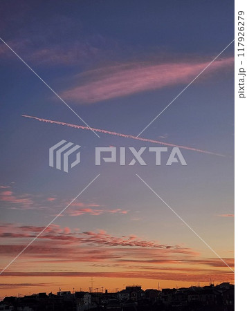 夕焼け飛行機雲 夕焼け飛行機雲 117926279