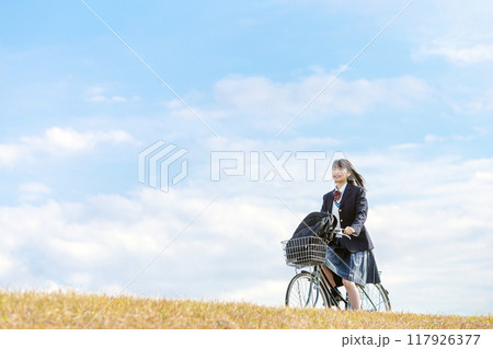 自転車通学　女子高生 117926377