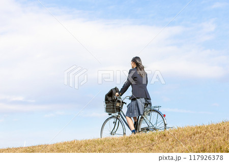 自転車通学　女子高生 117926378