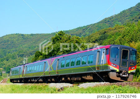 高知の田園風景を駆け抜ける2700系・特急あしずり 117926746