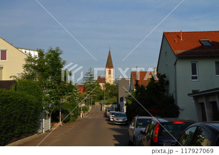 ヨーロッパのドイツ連邦共和国 	バーデン=ヴュルテンベルク州ゲルリンゲン 街の中に建つ聖ペテロ教会 ヨーロッパのドイツ連邦共和国 	バーデン=ヴュルテンベルク州ゲルリンゲン 街の中に建つ聖ペテロ教会 117927069