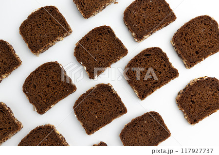 pattern with slices of bread, top view 117927737