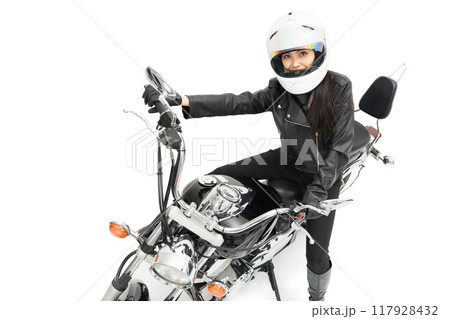 バイクに跨るバイク女子 俯瞰 バイクに跨るバイク女子 俯瞰 117928432