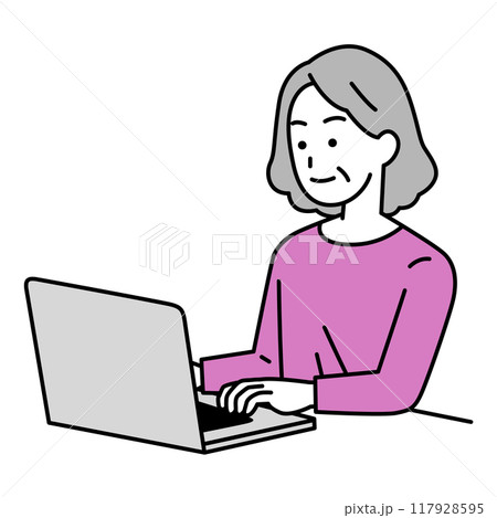 ノートパソコンで仕事をしている年配の女性 117928595