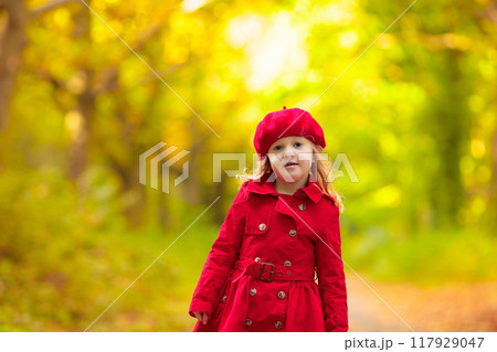 Little girl in autumn park Little girl in autumn park 117929047