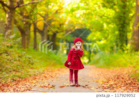 Little girl in autumn park 117929052