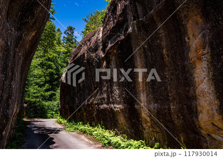 ノミ跡が残る大切通し　善光寺街道 117930014