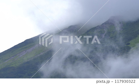 鳥取大山（上部雲に覆われた）1 117930322