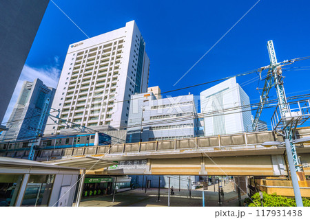 日本の横浜都市景観 桜木町駅 新南口や電車、横浜市役所、 横浜ランドマークタワーなどを望む=17日 日本の横浜都市景観 桜木町駅 新南口や電車、横浜市役所、 横浜ランドマークタワーなどを望む=17日 117931438