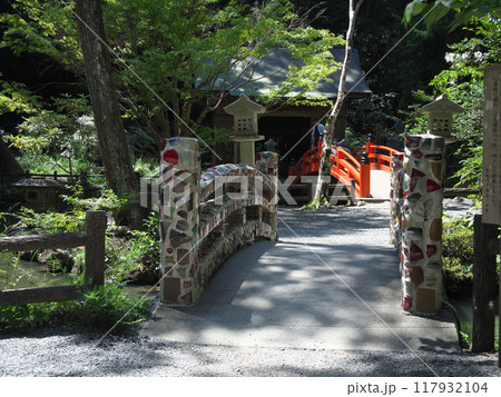 静岡県 周智郡 小國神社 8月 晴れ 事待池 八王子社 静岡県 周智郡 小國神社 8月 晴れ 事待池 八王子社 117932104