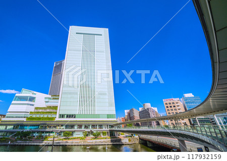 日本の横浜都市景観 桜木町駅 新南口前の人道橋から横浜市役所などを望む=8月17日 日本の横浜都市景観 桜木町駅 新南口前の人道橋から横浜市役所などを望む=8月17日 117932159