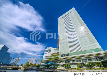 日本の横浜都市景観 桜木町駅 新南口前から横浜市役所や横浜みなとみらいなどを望む=8月17日 日本の横浜都市景観 桜木町駅 新南口前から横浜市役所や横浜みなとみらいなどを望む=8月17日 117932448