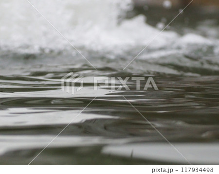 水しぶきをあげて 117934498