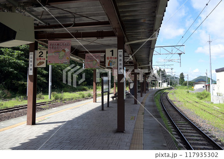 仙山線の山寺駅 117935302
