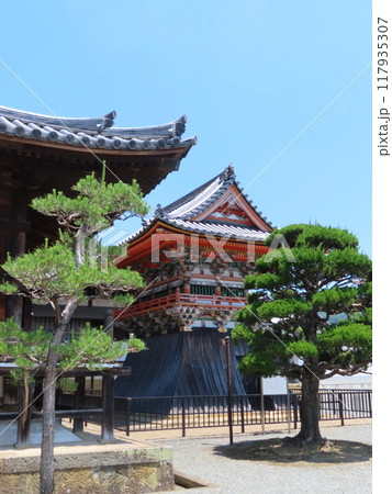 泉生山 酒見寺、酒見明神の神託を受けた行基が聖武天皇に奏上し開創した加西市のお寺の鐘楼 泉生山 酒見寺、酒見明神の神託を受けた行基が聖武天皇に奏上し開創した加西市のお寺の鐘楼 117935307