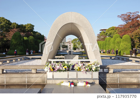 秋の平和記念公園 117935770