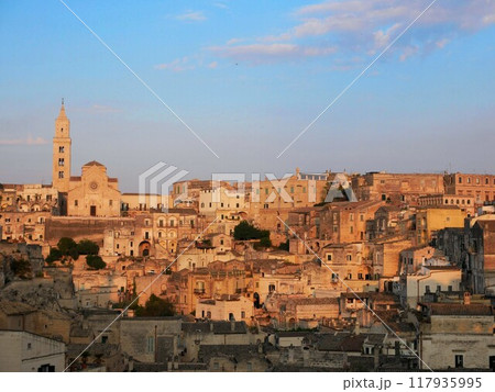 夕日のマテーラ　（イタリア） 117935995