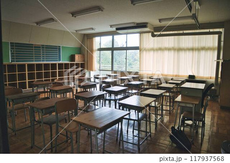 誰もいない中学校の教室 誰もいない中学校の教室 117937568