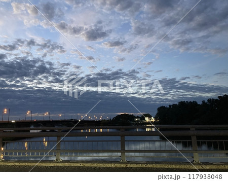 夕方 夕方 117938048