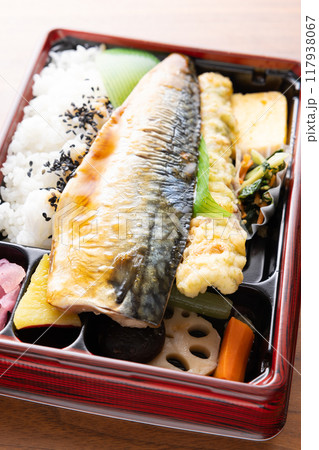おいしい魚の弁当、鯖の照焼 おいしい魚の弁当、鯖の照焼 117938067