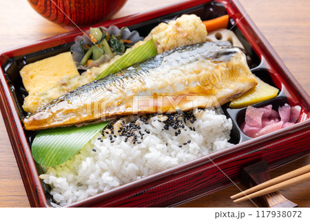 美味しい魚の弁当、さばの照焼 美味しい魚の弁当、さばの照焼 117938072