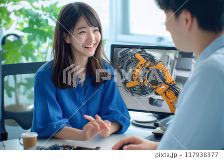 工業用ロボットについて打ち合わせするエンジニア男女_2 工業用ロボットについて打ち合わせするエンジニア男女_2 117938377