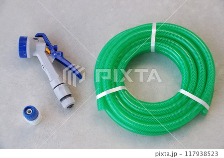 散水用の水道ホースとシャワーノズルと連結部品 117938523