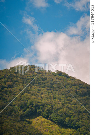 夏雲と山 117944018