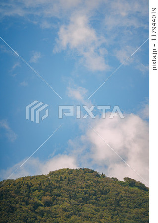山にかかる雲 117944019