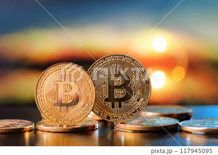 黄金に輝くビットコイン 117945095