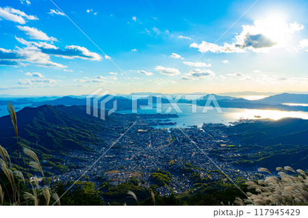 灰ヶ峰から望む呉市の風景(広島県) 117945429
