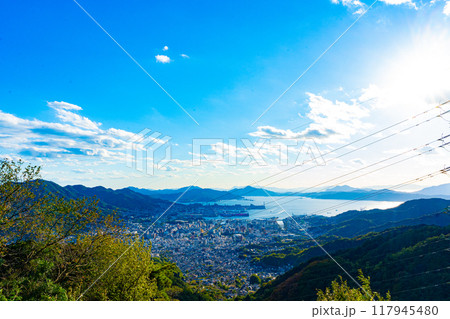 灰ヶ峰から望む呉市の風景(広島県) 灰ヶ峰から望む呉市の風景(広島県) 117945480