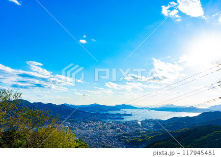 灰ヶ峰から望む呉市の風景(広島県) 117945481