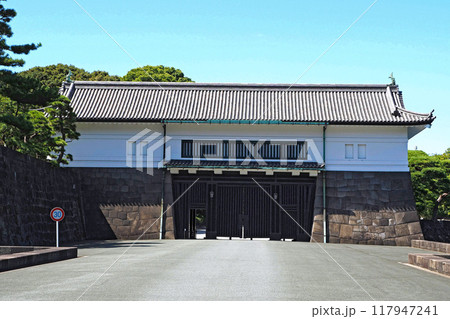 旧江戸城(皇居)の坂下門【東京都千代田区】 旧江戸城(皇居)の坂下門【東京都千代田区】 117947241